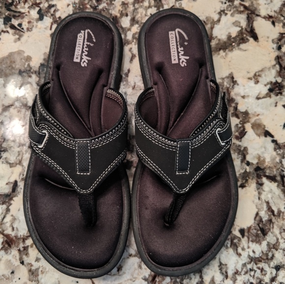clarks adjustable flip flops